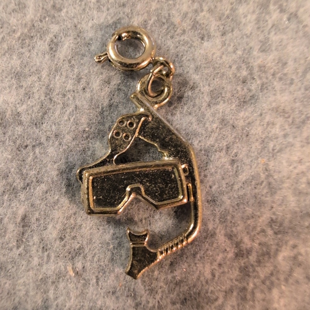 Gold Tone Scuba Diving Mask Snorkel Charm Pendant Jewelry Making - Picture 1 of 2